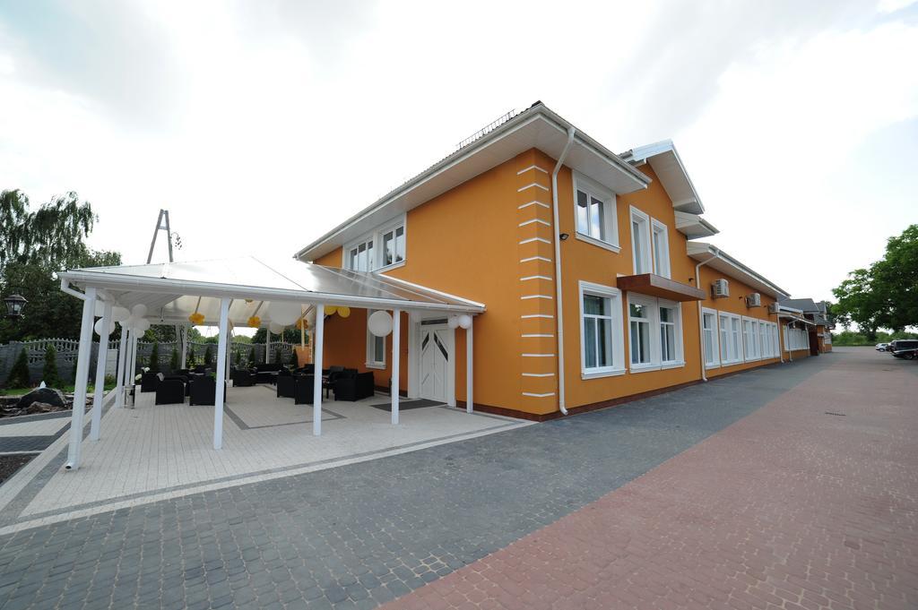 Zajazd Cobra Ostrów Mazowiecka Exteriör bild